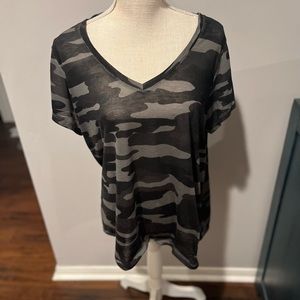 Lucky Brand 1x v neck camo print tshirt